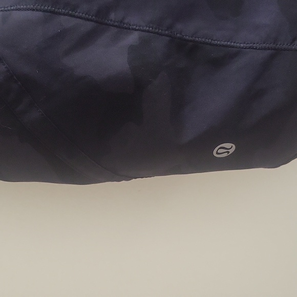 Great condition lululemon running shorts - Picture 4 of 4